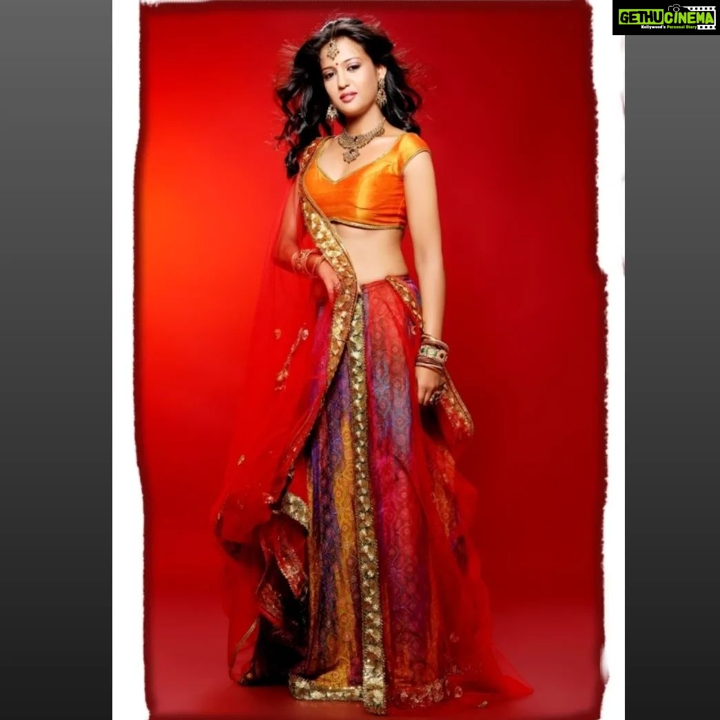 Gulki Joshi Instagram - जब मैं छोटा बच्चा था... Life's first photoshoot ever ! Honestly? There were times when I just wanted to give up, but the universe kept surprising me in its magical ways. If I had to do it all over again, i would want it exactly the same way. Thankyou existence. I love you. #throwback #photodump #oldpics #oldmemories #lifeisbeautiful #gulki