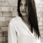 Gulki Joshi Instagram – अगर फितरत हमारी सहने की नही होती…
तो हिम्मत तुम्हारी कुछ कहने की नही होती..
 
Styled by- @suveera.swetesh.stylist

#aajkaphoto
#aajkagyaan
#gulkijoshi