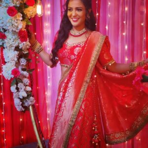 Gulki Joshi Instagram - #haseenamallik #sagailook #maddamsir #sonysab 

Photo courtesy- @furruuu69
Makeup- @_mickey___17 
Hair- @kanizfatima_123
