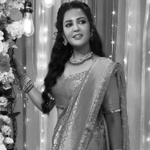 Gulki Joshi Instagram - #haseenamallik #sagailook #maddamsir #sonysab 

Photo courtesy- @furruuu69
Makeup- @_mickey___17 
Hair- @kanizfatima_123