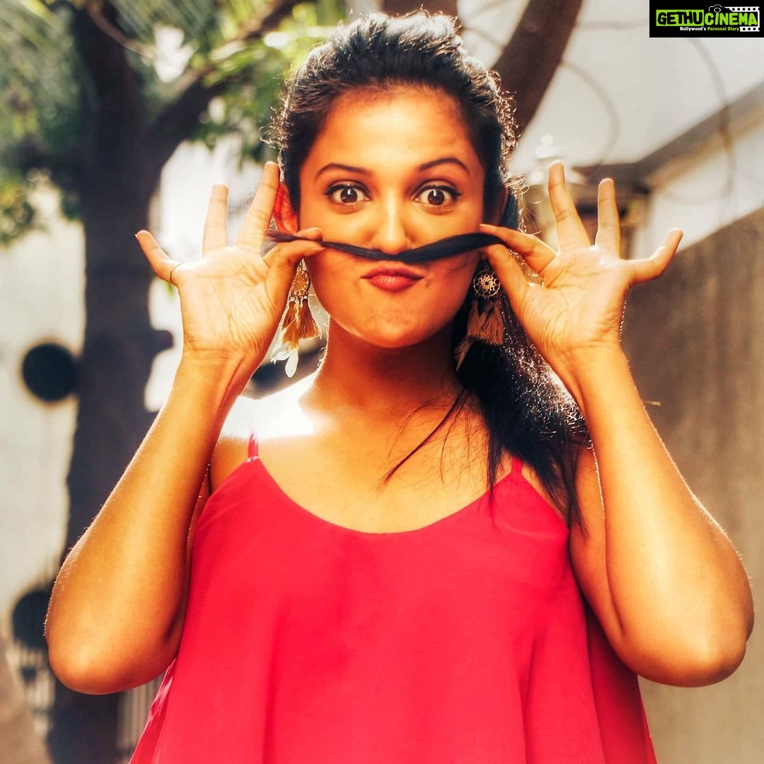 Gulki Joshi Instagram - How should I pose now ? ===Swipe=== GOT IT !!! 😂😂 Styled by- @suveera.swetesh.stylist Photo courtesy- @suveera.swetesh.stylist #instapose #badatposing #goodatheart #picoftheday #bestisyettocome #casualisfun #grateful #2021 #gulki #gulkijoshi