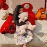 Gulki Joshi Instagram – Aren’t they cute?????❤️❤️
.
.
#teddybear #love #shootmode