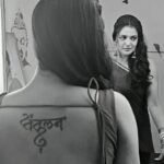 Gulki Joshi Instagram – Stay calm and keep kaam se kaam!
.
.
#santulan #shootmode #tatoo