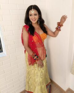 Gulki Joshi Instagram - 💞💕

Thankyou @suveera.swetesh.stylist

#navratri #navratrispecial #garba #india #durgapuja #mumbai #jaimatadi #photography #indianfestival #gulkijoshi #bollywood #sabtv #instagram