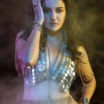 Gulki Joshi Instagram - Incase u haven't seen it yet 😈 A big thankyou to the team 🤗 @artographybysagar @suveera.swetesh.stylist @_mickey___17 @kanizfatima_hairstylist @33rainbows.in #gulkijoshi #tribal #roar #power #goddess #energy #abundance #gratitude