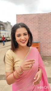 Gulki Joshi Instagram - नशीला मौसम...
नशीले हम...

Thankyou @_mickey___17

#trendingreels #romance #reelitfeelit
