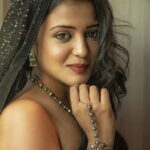 Gulki Joshi Instagram - Repost 💞 Thankyou @artographybysagar @makeupbyveena.mrs @makeovers_by_jaanviofficial @styling.your.soul @kanizfatima_123 @soapboxprelations #gulki #gulkijoshi