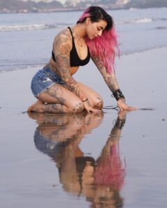Gurbani Judge Instagram - If you figure out what beach I shot this at, let me know if you find my shirt 🙃 #theonetimeiwenttotheBeachinbombay #somanycaptionideas #NSFW #dontbeBeachy #lifeisntalwaysPeachybut