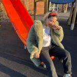 Gurbani Judge Instagram - Yesterday, on the way to pick up sof from school. My sister took these. There was a lot of 😂🤣🥲😭🤪🥰😆💕🌻 as Sof would put it in emojis. #canttellifmyabshurtfromTheGHDorAllTheLaughing #lol #loa #theLife #godsfavorite United Kingdom