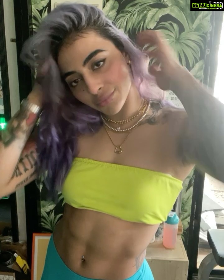 Gurbani Judge Instagram - FriYAY feelingz I shot a video this week just lifting heavy tingz for the YouTube. Wouldnโt it be great if I could post it today? Comment YES if you agree, even if you donโt. Then ima ss and ask the videographer to hurry tf up already ๐๐ค๐ฝ Also, s/o to all the boys + men I follow that have been posting so many thirsttraps that I think I subconsciously posted this because of it ๐๐๐ผ #friyay #thirstTrapbutmakeitFitness #fanks #justgettingLeanerbythedayhere #LLB #YES #theYouTube #finally #๐ค๐ฝ Mumbai, Maharashtra