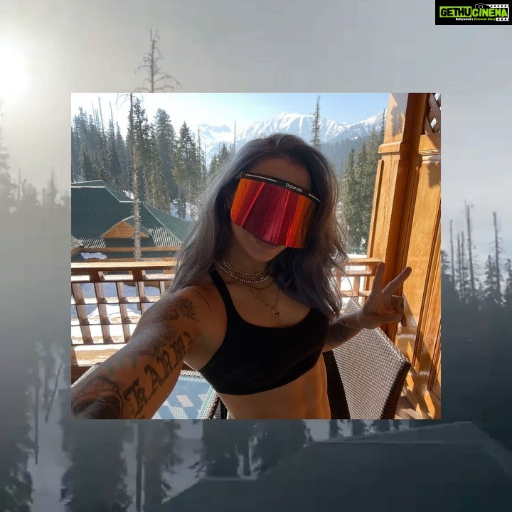 Gurbani Judge Instagram - GULMARG! 🏔🏂💯☀️❄️ I still have more pictures to post :P Currently on my first international flight of 2021 🥲so making collages with the many hours I have at hand. Feels s’good to be back up here. I missed you skies! I missed you flat beds, missed flying for double digit hours, missed you WIFI sorcery in the clouds, missed little sachets of condiments that are impossible to open safely without spilling half of them on yourself lol, missed the magic of TIME TRAVEL! Ok maybe this should’ve been a flight post. Lol. Side note: I could never call it a ‘photo d<<p’ I have too much respect for the photos and the memories lol. ENJOIIIIIIIIII 😍☺️ #Kashmir #Gulmarg #snowboarding #thebest #loalife #nocomplaints #100Life Gulmarg, Kashmir