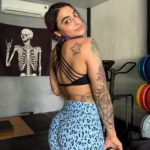 Gurbani Judge Instagram - Stoked and surprised by myself today for hitting 100kgs x 2 x 2! 😂😅 Was worried about what @lil_kimble_ would say given its a deload week (top set @90kgs x 2) but HEYYYY it’s all so good fam 🌈☀️she called me a 4 letter word (ima say 𝙖𝙛𝙛𝙚𝙘𝙩𝙞𝙤𝙣𝙖𝙩𝙚𝙡𝙮) and to do some icing because my flexor is a little needy 😀🎈she the best tho TBH. I love you coach! It’s not my first time hitting 💯 but it is definitely a first doing two sets, no support and no squatter arms in sight 😅. It was kinda like love, when you know, you know 😁 0 doubts in my mind going into it. Just felt like, yep, I’ve got this. #thatsallFolks #alternateCaptionwas #ILikeBigButts #thatcanalsoLift #lol #liftlife #whenyouknowYouKnow #yaknow? Edit : Can’t wait for these to be ‘Before’ videos already YASSSSSSS😆
