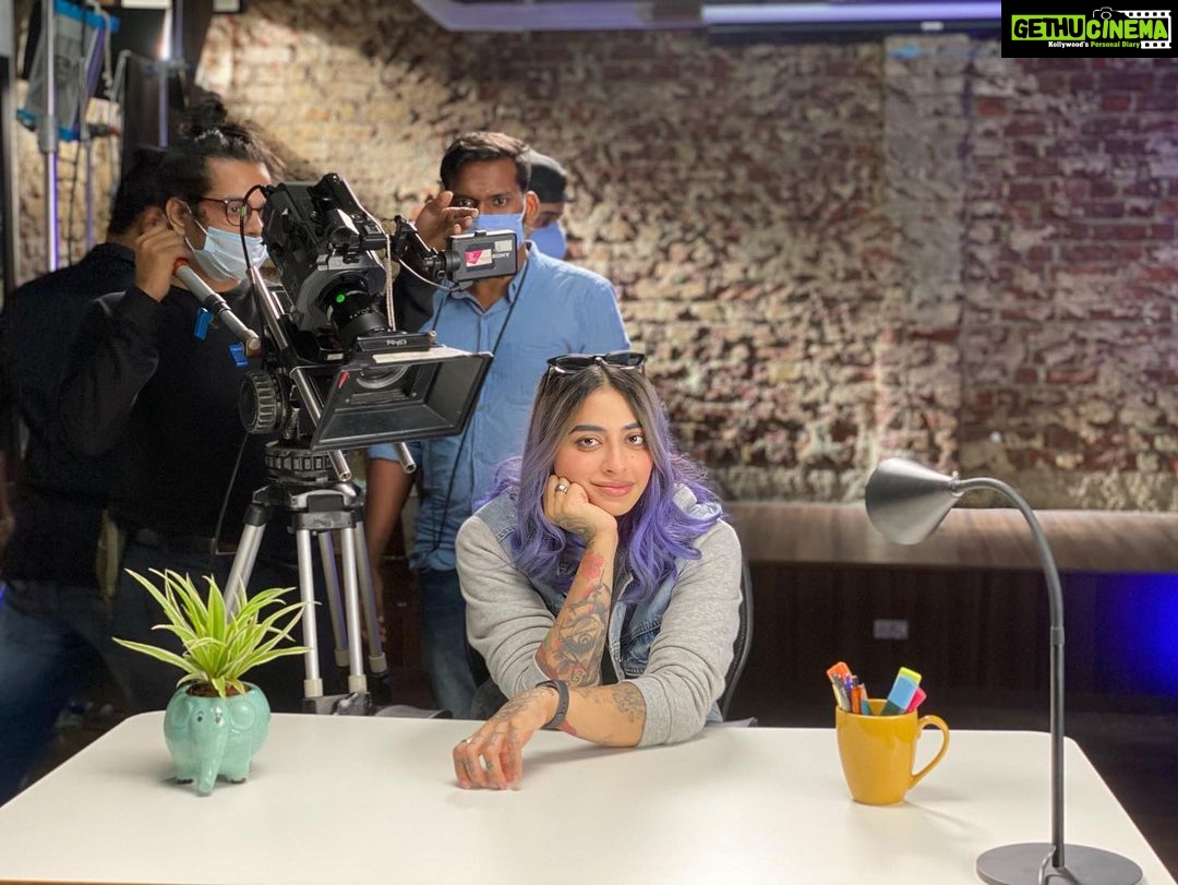 Gurbani Judge Instagram - BTS from shoot the other day ☺️🙃 I can be busy every second of the day but my heart still finds a way to beat for you, I can have no time to eat but be hungry for your eyes, can have 100 + 1 things to do in the morning but stay asleep a little longer just to dream a little dream of you. I can have a post to post but end up writing a poem for you. Lol. #love #theBeginning #andtheEnd #loalife #makeSpace #lifeistooFull #makesureitsFullOfThingsThatCount #switchOnSunshine #BTS #myownuniverseouthere Mumbai, Maharashtra