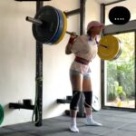 Gurbani Judge Instagram - Stoked and surprised by myself today for hitting 100kgs x 2 x 2! 😂😅 Was worried about what @lil_kimble_ would say given its a deload week (top set @90kgs x 2) but HEYYYY it’s all so good fam 🌈☀️she called me a 4 letter word (ima say 𝙖𝙛𝙛𝙚𝙘𝙩𝙞𝙤𝙣𝙖𝙩𝙚𝙡𝙮) and to do some icing because my flexor is a little needy 😀🎈she the best tho TBH. I love you coach! It’s not my first time hitting 💯 but it is definitely a first doing two sets, no support and no squatter arms in sight 😅. It was kinda like love, when you know, you know 😁 0 doubts in my mind going into it. Just felt like, yep, I’ve got this. #thatsallFolks #alternateCaptionwas #ILikeBigButts #thatcanalsoLift #lol #liftlife #whenyouknowYouKnow #yaknow? Edit : Can’t wait for these to be ‘Before’ videos already YASSSSSSS😆