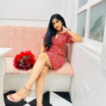 Hasini Anvi Instagram - Red roses and fine poses 😉❤️. #hasinianvi Beluga