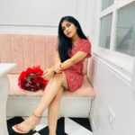 Hasini Anvi Instagram - Red roses and fine poses 😉❤️. #hasinianvi Beluga