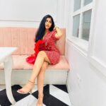 Hasini Anvi Instagram - Red roses and fine poses 😉❤️. #hasinianvi Beluga