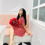 Hasini Anvi Instagram - Red roses and fine poses 😉❤️. #hasinianvi Beluga