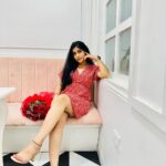 Hasini Anvi Instagram - Red roses and fine poses 😉❤️. #hasinianvi Beluga