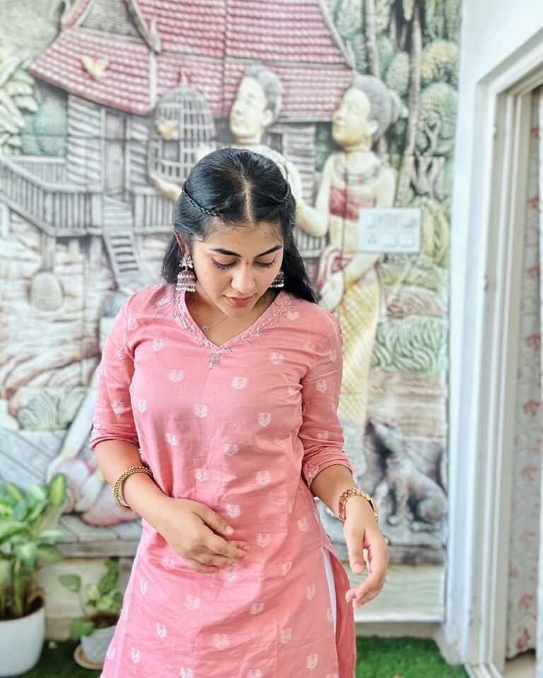 Hasini Anvi Instagram - Flaunting my indian ness 🌸✨ #hasinianvi #sriramanavami Hyderabad