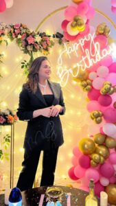 Himanshi Khurana Instagram - 🎉💕❤️❤️❤️❤️❤️🌚 it’s birthday time