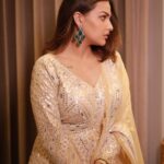 Himanshi Khurana Instagram – Outfit by @asalabusandeep @abujanisandeepkhosla
Jewellery by @houseofshikha
Styled by @shrushti_216

Hair @hairbyramaartist 
📸 @himanshukhurana1