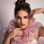 Himanshi Khurana Instagram – Anything possible with little sparkle n pink 💕

Outfit @jasminum.official 
Hair @hairbyramaartist 
📸 @himanshukhurana1