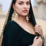 Himanshi Khurana Instagram -