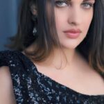 Himanshi Khurana Instagram -
