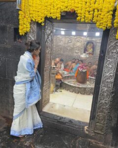 Hrishitaa Bhatt Instagram - Visited Mahakaleshwar temple to seek blessings from Baba Mahakal 🙏🏻🙏🏻 . . . . #hrishitaabhatt #bollywoodactress #mumbaiinfluencer #mumbaiinstagrammers #mumbaidaily #mumbaigram #mumbaifashion #bollywoodfashion #bollywoodstyle #indianactress #mahakaleshwar #mahakaleshwartemple #prayers #madhurbhandarkar #religious Mahakaleshwar Temple