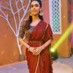 Hrishitaa Bhatt Instagram - Day 2 of #navratri2022 in Red! The vibrance of Red colour is associated with Devi or Goddess. . . Wardrobe courtesy- @sejalkamdar_thelabel Stylist- @stylebyriyajn Assisted by- @Moreprachi__ @riyagarg3882 Jewelry- @shagnaofficial @mediatribein Makeup- @makeovrsbyritaa @manish_kerekar . . . . . #hrishitaabhatt #bollywoodactress #mumbaiinfluencer #mumbaiinstagrammers #mumbaidaily #mumbaigram #mumbaifashion  #bollywoodfashion #bollywoodstyle #indianactress #glitz #glamourous #navratri #navratrispecial #white #navratrioutfit #navratrifestival
