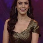 Hrishitaa Bhatt Instagram - New episode of #Rangoli Shabana Azmi and Kareena Kapoor special coming out at 8am on Sunday only on @ddnational @ddnationalrangol Don't forget to watch! . . Outfit- SN Contemporary × TLM Consultancy Jewellery - Shillpa Puri & Mirana by Megha × Affiliates PR Coordinated by- Moushumi Banjerjee Styled by- Riya Jain Assistant Styling - Prachi More . . . . . #reels #reel #reelitfeelit #reelsinstagram #reelkarofeelkaro #bollywood #bollywoodsongs