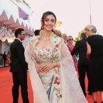 Hrishitaa Bhatt Instagram - Walking the red carpet for the movie 'Don't worry Darling' at the Venice film festival. . . Wearing: @gazalguptacouture Styled by: @niyati_gogri Jewellery by: @shillpapuriidesignerjewellery @stylebyriyajn . . . . #hrishithabhatt #venicefilmfestival #venicefilmfestival2022 #venice #festivaldivenezia #venezia2022 #filmfestival #biennalecinema2022 #festivaldelcinemadivenezia #festivaldelcinema #bollywoodstar #bollywoodfashion #bollywoodactress #internationalfilmfestival #indianactress #fashioninspiration #dontworrydarling #redcarpet #redcarpetfashion #venicefilmfestivalredcarpet
