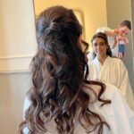 Hrishitaa Bhatt Instagram – All the work that goes into a red carpet look!! #venicefilmfestival 

.
.
.
.
.
#reels #reel #reelitfeelit #reelsinstagram #reelkarofeelkaro #bollywood #gettingready #hairstyles