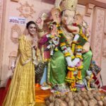 Hrishitaa Bhatt Instagram - Andheri cha Raja 🙏🏻❤️ . . . Outfit by @sochstories Styled by @stylebyriyajn Coordinated by @moushumibanerji . . . . . #hrishithabhatt #Bollywoodactress #ganpatibappamorya #ganeshchaturthi #ganpatibappa #puja #ganeshpuja #andhericharaja #andheriganeshotsav #andherichamahaganpati #andheriganeshotsav Andheri cha Mahaganpati