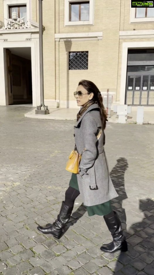 Hrishitaa Bhatt Instagram - When in Rome ❤️ . . . . . . . #reels #hrishitaabhatt #bollywood #travel #italy #rome #fashion #bollywoodactress #bollywoodreels #reelkarofeelkaro #travelreels #aesthetic #europe #europetravel