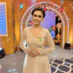 Hrishitaa Bhatt Instagram - Dont forget to watch the repeat telecast of #Rangoli Independence day special episode at 11pm tonight on @ddnational @ddnationalrangoli . . . . Wardrobe Courtesy- @varsanaboutique Stylist- @stylebyriyajn Assisted by- @Moreprachi__ @riyagarg3882 Jewelry: @miranabymegha @shillpapuriidesignerjewellery Makeup: @makeovrsbyritaa @manish_kereker .Coordinated - @moushumibanerji . . . . . #hrishitaabhatt #bollywoodactress #mumbaiinfluencer #mumbaiinstagrammers #mumbaidaily #mumbaigram #mumbaifashion #bollywoodfashion #bollywoodstyle #indianactress #glitz #glamourous #alldressedup #fashioninspiration #lookoftheday #ddnational #ddnationalrangoli #rangoli #IndependenceDay2022 #75yearsofindependence