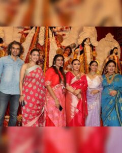 Hrishitaa Bhatt Instagram - May Goddess Durga's divine blessings be always with you! . . . . . . #hrishitaabhatt #bollywoodactress #mumbaiinfluencer #mumbaiinstagrammers #mumbaidaily #mumbaigram #mumbaifashion  #bollywoodfashion #bollywoodstyle #indianactress #glitz #glamourous #navratri #navratrispecial #navratrioutfit #navratrifestival #durgapuja2022 #durgapujo #durgapuja #imtiazali #ranimukherjee #tanishamukherjee