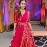 Hrishitaa Bhatt Instagram - Celebrating the last day of #navratri2022 in pink!! . . . Outfit- @indranisilk @indraniofficial Jewellery - @shagnaofficial × @mediatribein Styled by @stylebyriyajn Assisted by- @moreprachi__ Coordinated by @moushumibanerji . . . . . . #hrishitaabhatt #bollywoodactress #mumbaiinfluencer #mumbaiinstagrammers #mumbaidaily #mumbaigram #mumbaifashion  #bollywoodfashion #bollywoodstyle #indianactress #glitz #glamourous #navratri #navratrispecial #navratrioutfit #navratrifestival #pink