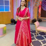 Hrishitaa Bhatt Instagram - Celebrating the last day of #navratri2022 in pink!! . . . Outfit- @indranisilk @indraniofficial Jewellery - @shagnaofficial × @mediatribein Styled by @stylebyriyajn Assisted by- @moreprachi__ Coordinated by @moushumibanerji . . . . . . #hrishitaabhatt #bollywoodactress #mumbaiinfluencer #mumbaiinstagrammers #mumbaidaily #mumbaigram #mumbaifashion  #bollywoodfashion #bollywoodstyle #indianactress #glitz #glamourous #navratri #navratrispecial #navratrioutfit #navratrifestival #pink