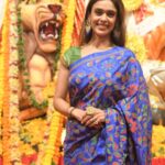 Hrishitaa Bhatt Instagram - Enjoying the colourful occasion of Durga Puja with the Mukherjees. Let the festive spirit embrace you and your dear ones on this special occasion. . . . . . . #hrishitaabhatt #bollywoodactress #mumbaiinfluencer #mumbaiinstagrammers #mumbaidaily #mumbaigram #mumbaifashion  #bollywoodfashion #bollywoodstyle #indianactress #glitz #glamourous #navratri #navratrispecial #navratrioutfit #navratrifestival #durgapuja2022 #durgapujo #durgapuja #ranimukherjee #ayanmukerji