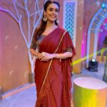 Hrishitaa Bhatt Instagram - Day 2 of #navratri2022 in Red! The vibrance of Red colour is associated with Devi or Goddess. . . Wardrobe courtesy- @sejalkamdar_thelabel Stylist- @stylebyriyajn Assisted by- @Moreprachi__ @riyagarg3882 Jewelry- @shagnaofficial @mediatribein Makeup- @makeovrsbyritaa @manish_kerekar . . . . . #hrishitaabhatt #bollywoodactress #mumbaiinfluencer #mumbaiinstagrammers #mumbaidaily #mumbaigram #mumbaifashion  #bollywoodfashion #bollywoodstyle #indianactress #glitz #glamourous #navratri #navratrispecial #white #navratrioutfit #navratrifestival