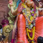 Hrishitaa Bhatt Instagram - Lalbaugcha Raja 🙏🙏 . . . . . #hrishithabhatt #Bollywoodactress #ganpatibappamorya #ganeshchaturthi #lalbaughcharaja #lalbaugcharaja #lalbaughchaganeshotsav #lalbaugcharaja2022 #ganpatibappa #puja #ganeshpuja Lalbaugcha Raja Sarvajanik Ganeshotsav Mandal