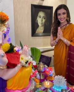 Hrishitaa Bhatt Instagram - On this occasion of Ganesh Chaturthi, I wish Lord Ganpati visits your home with bags full of happiness, prosperity, and peace. . . . . . #hrishitaabhatt #bollywoodactress #mumbaiinfluencer #mumbaiinstagrammers #mumbaidaily #mumbaigram #mumbaifashion #bollywoodfashion #bollywoodstyle #indianactress #weekdayvibes #dressedup #ganpatibappamorya