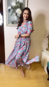 Hrishitaa Bhatt Instagram - Happiness is a direction, not a place . . Makeup- @ritikamakeovers9 Outfit- @pobox_fashion @moushumibanerji . . . . . #reels #reel #reelitfeelit #reelsinstagram #reelkarofeelkaro