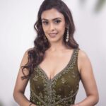 Hrishitaa Bhatt Instagram - Stay radiant ⭐️ . . . Jewellery by @miranabymegha × @affiliates_pr Styled by @stylebyriyajn Outfit by @kalkifashion Coordinated by @moushumibanerji Make up - @manish_kerekar Hair - @makeovrsbyritaa . . . . #hrishitaabhatt #bollywoodactress #mumbaiinfluencer #mumbaiinstagrammers #mumbaidaily #mumbaigram #mumbaifashion #bollywoodfashion #bollywoodstyle #indianactress #casualstyle #pastel #cutelook #cuteoutfits