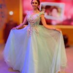 Hrishitaa Bhatt Instagram - Don't forget to watch #Rangoli Christmas special episode which airs on Sunday at 8 am & 7:30 pm and also on next saturday at 10pm Only on @ddnational @ddnationalrangoli . . Styled by- @stylebyriyajn Assisted by - @moreprachi__ Outfit- @alesandracouture Jewellery: @ShagnaOfficial  PR: @mediatribein Coordinated by - @moushumibanerji Make-up - @manish_kerekar @makeovrsbyritaa . . . #hrishitaabhatt #bollywoodactress #mumbaiinfluencer #mumbaiinstagrammers #mumbaidaily #mumbaigram #mumbaifashion  #bollywoodfashion #bollywoodstyle #indianactress #glitz #glamourous #ddnational #ddnationalrangoli
