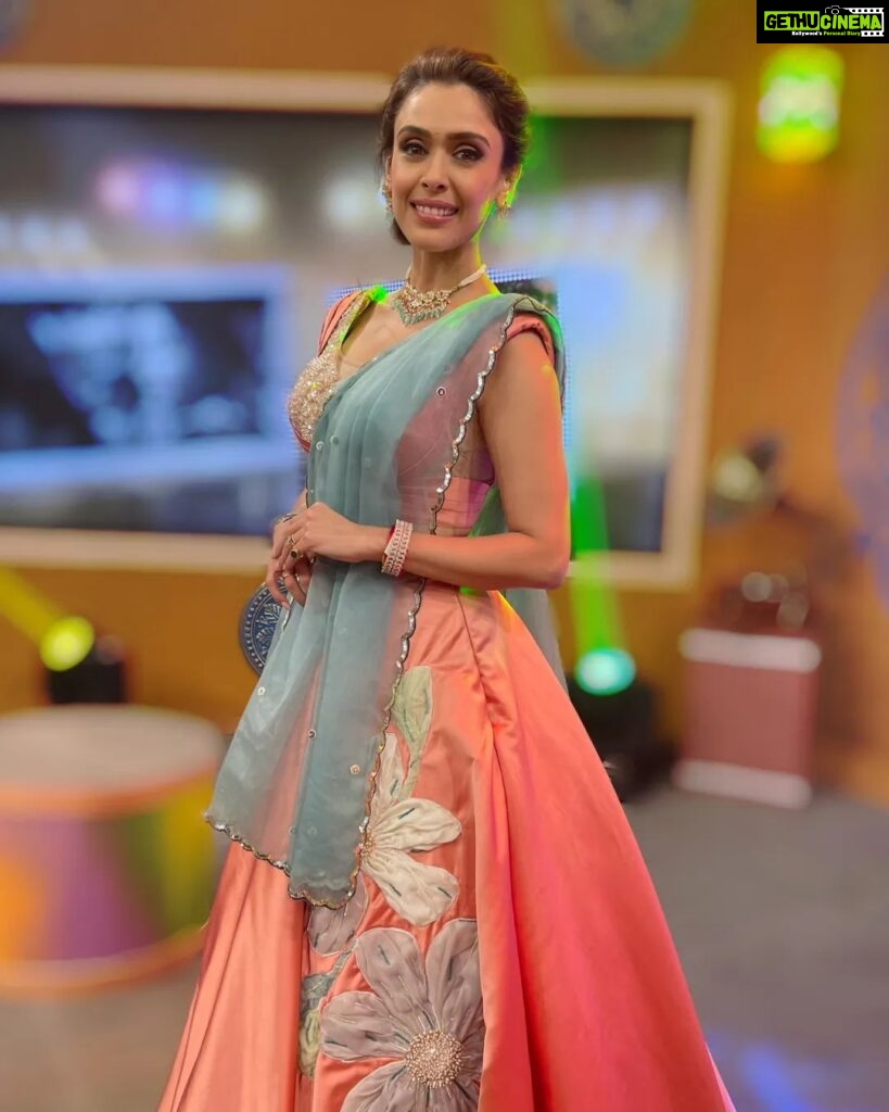 Hrishitaa Bhatt Instagram - Don't forget to watch #Rangoli which airs on Sunday at 8 am & 7:30 pm and also on next saturday at 10pm . Only on @ddnational @ddnationalrangoli . . . . Styled by- @stylebyriyajn Assisted by - @moreprachi__ Outfit- @riddhijainlabel Jewellery: @outfitsbyriyajn Coordinated by - @moushumibanerji Makeup: @manish_kerekar @_miss_prityz._makeovrs_ . . . . . . . #hrishitaabhatt #bollywoodactress #mumbaiinfluencer #mumbaiinstagrammers #mumbaidaily #mumbaigram #mumbaifashion  #bollywoodfashion #bollywoodstyle #indianactress #glitz #glamourous #ddnational #ddnationalrangoli