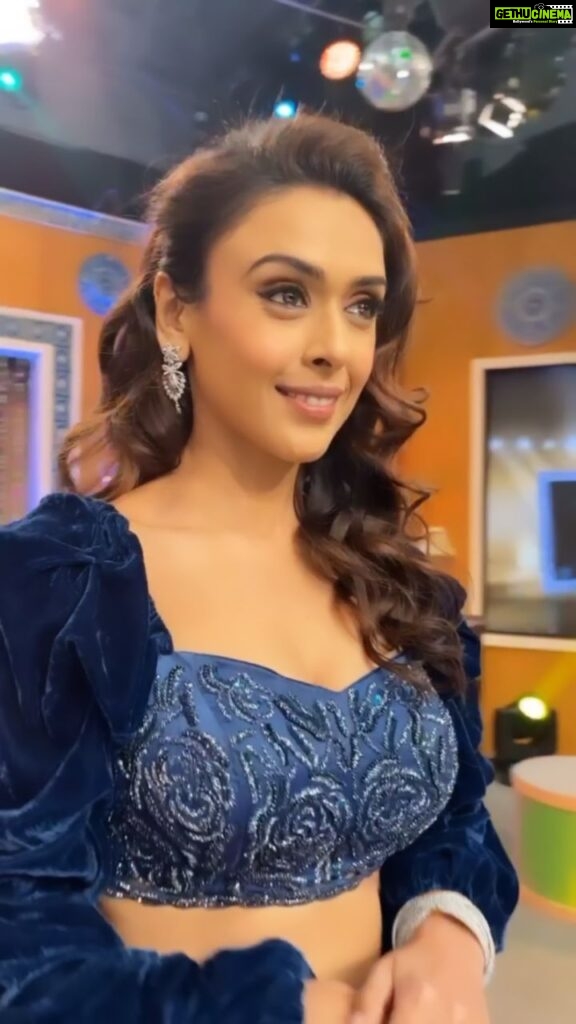 Hrishitaa Bhatt Instagram - Oh hey there! Be sure to watch #Rangoli which airs on Sunday at 8 am & 7:30 pm and also on next Saturday at 10pm. . . Styled by- @stylebyriyajn Assisted by - @_manseeyy_ Outfit- @tabeerindia Pr- @teamdyegram Coordinated by - @moushumibanerji . . . . #reels #hrishitaabhatt #bollywood #travel #italy #rome #fashion #bollywoodactress #bollywoodreels #reelkarofeelkaro