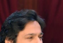Hussain Dalal Instagram - Aap ko kya laga sirf desi shayari hai humare pass? Aree janab continental, south-east asian sab shayaris hai idhar toh zaroor stream kare Farzi Mushaira on Amazon Mini Tv . . . . #FarziMushaira #FarziMushairaOnminiTV #ZakirKhan #Comedy #Shayari #amazon #amazonminitv